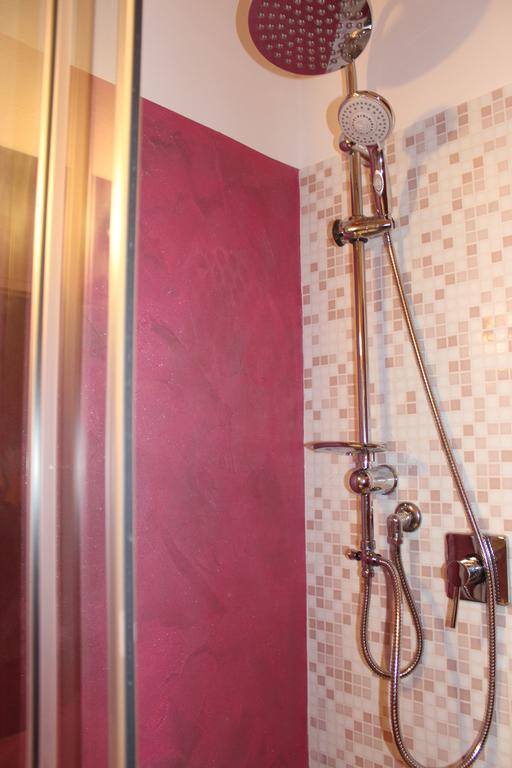 Rooms Of Love Павия Номер фото