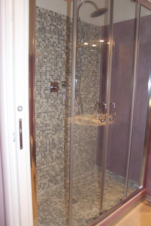 Rooms Of Love Павия Номер фото
